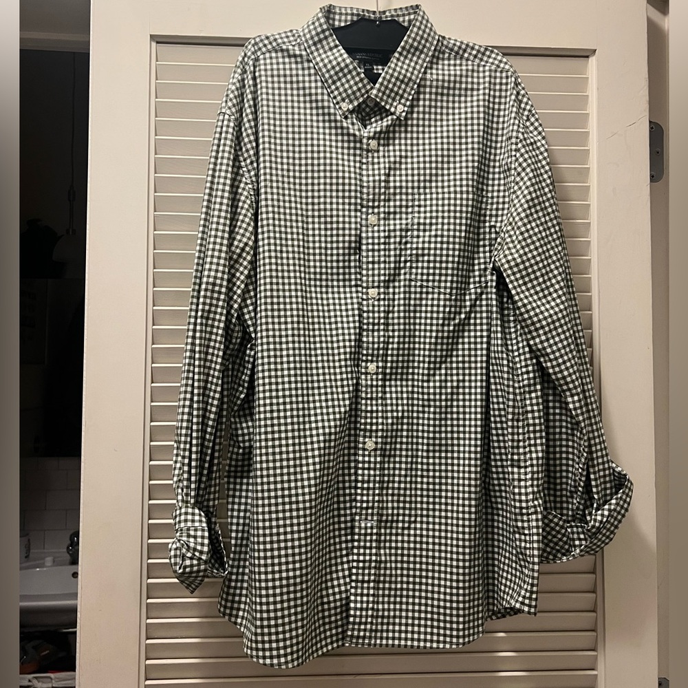 Banana Republic Men’s Green and White Gingham Button Down Shirt